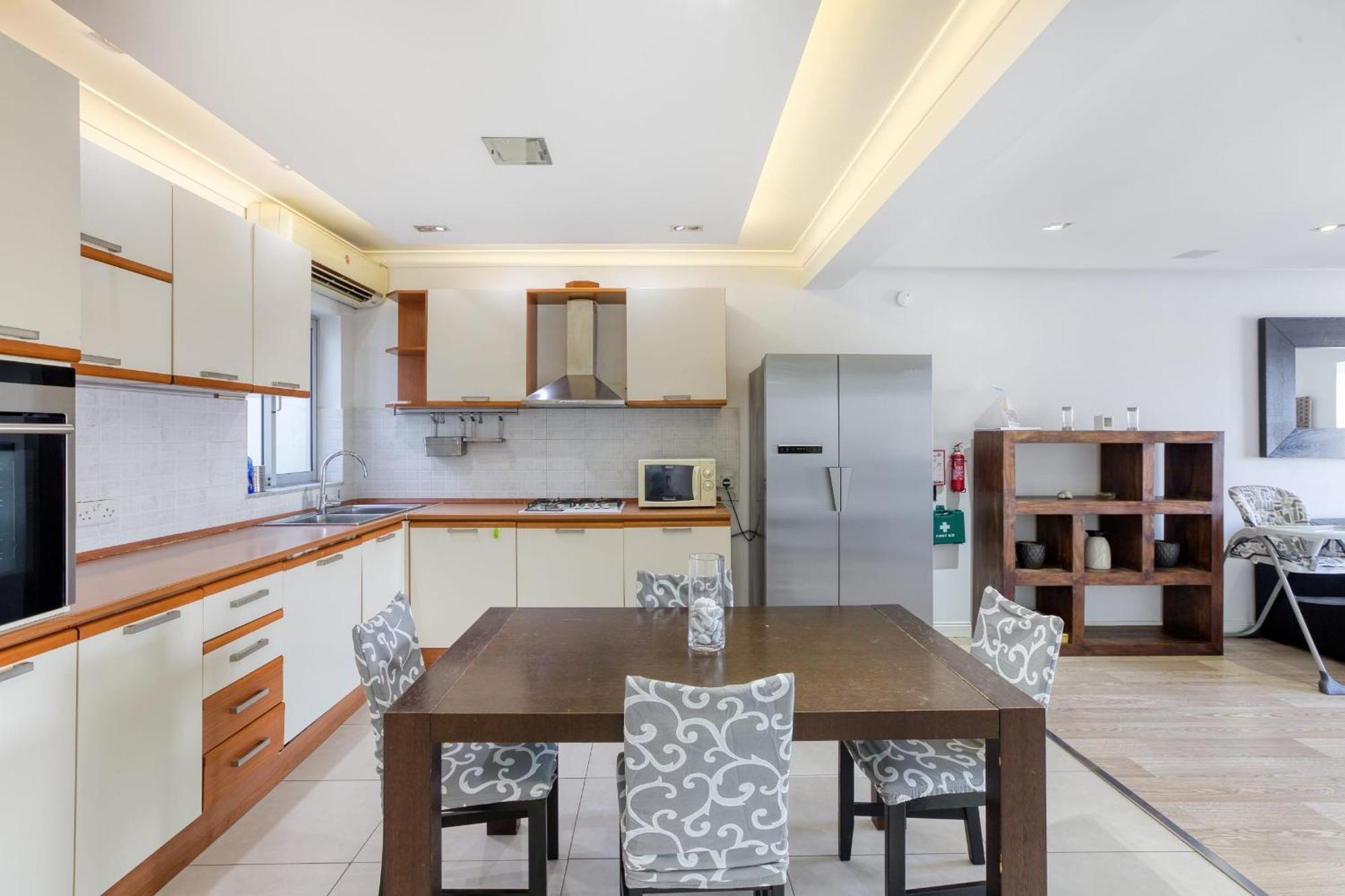 Seafront Apartment-Hosted By Sweetstay Pietà Exteriör bild